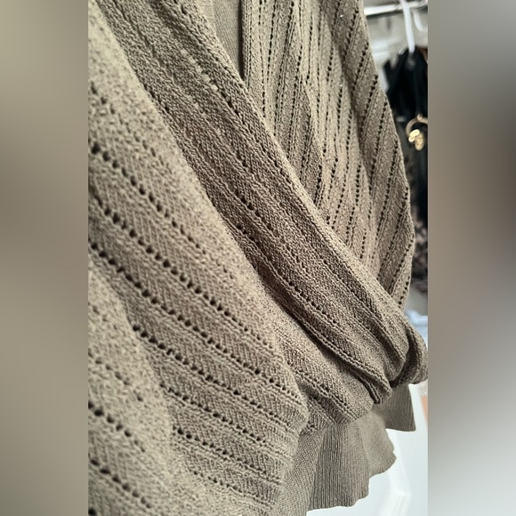 Army green cross twist sleeveless shirt sz M - Picture 4 of 6